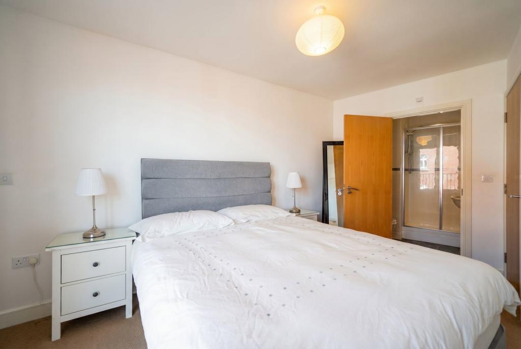 Apartment in Solihull, Dickens Heath - View 6