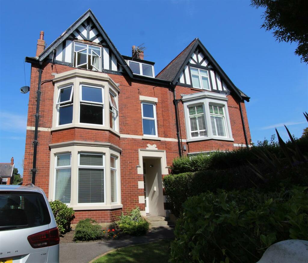 3-bed flat on West Bank Avenue, Lytham St. Annes, £225,000