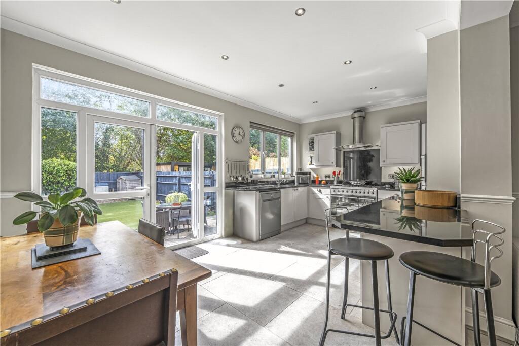 House in Twickenham - More