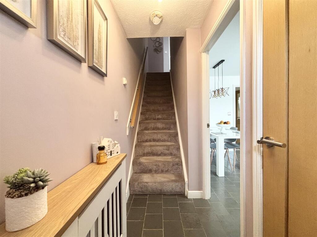 Farfield Avenue, Bradford 6 - View 3