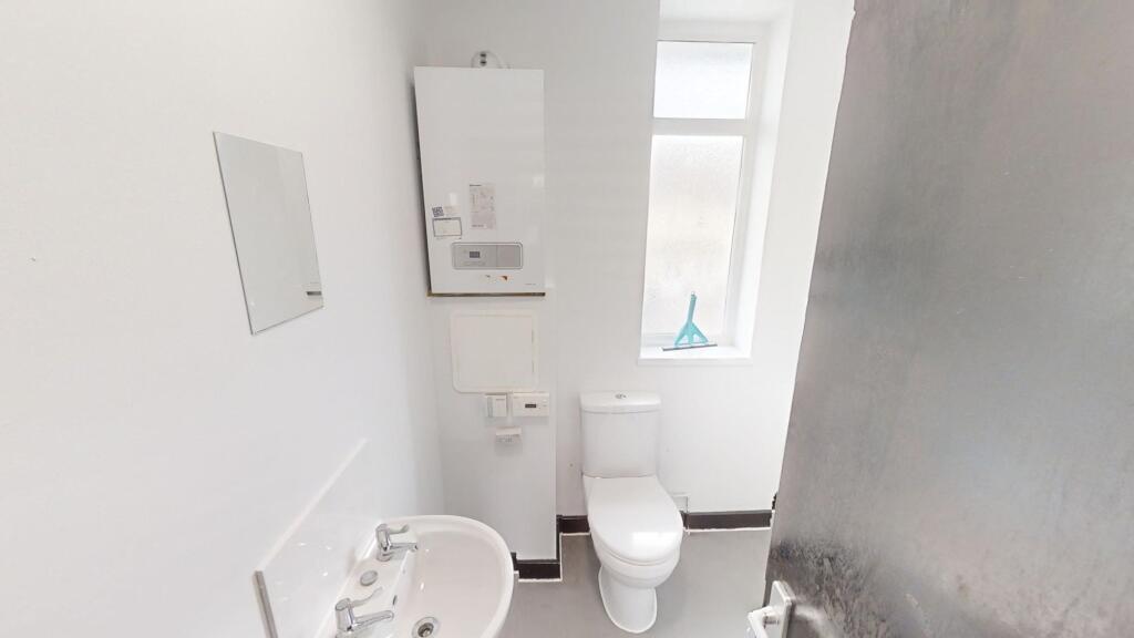 5 bedroom semi-detached house for rent