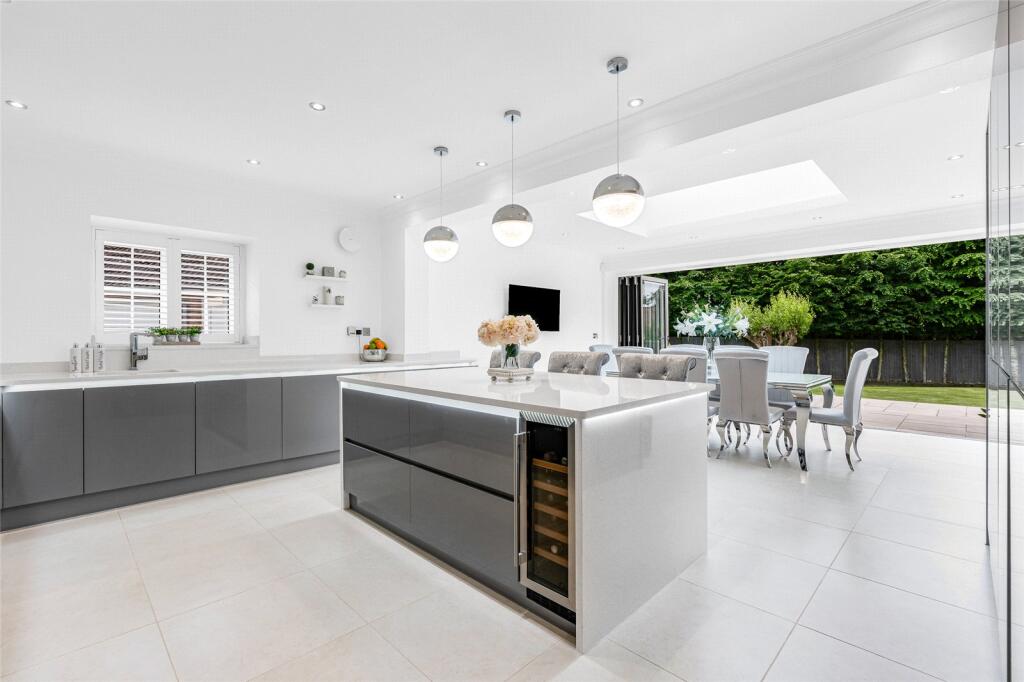 House in Chelmsford, East Hanningfield - More