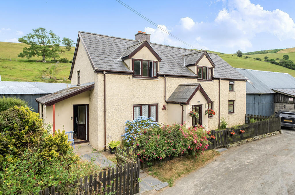 Main image of property: Pennant, Llanbrynmair, Powys, SY19