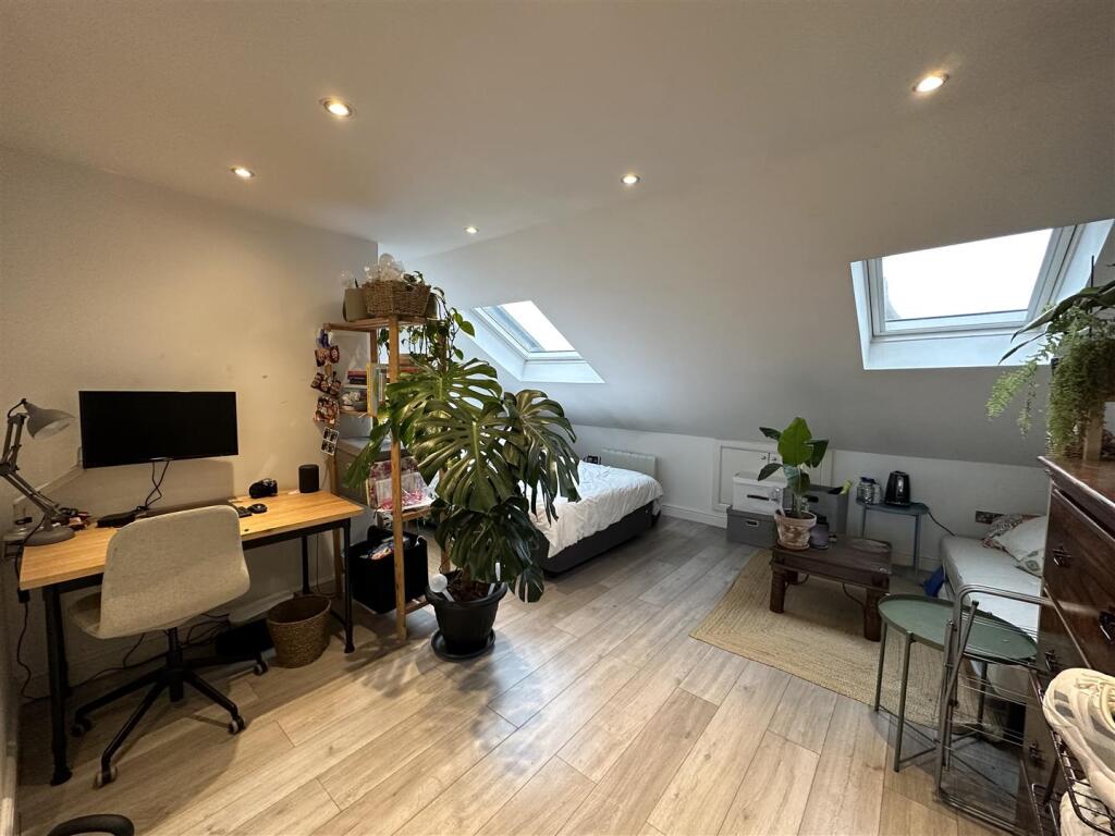 Main image of property: Askew Road, London