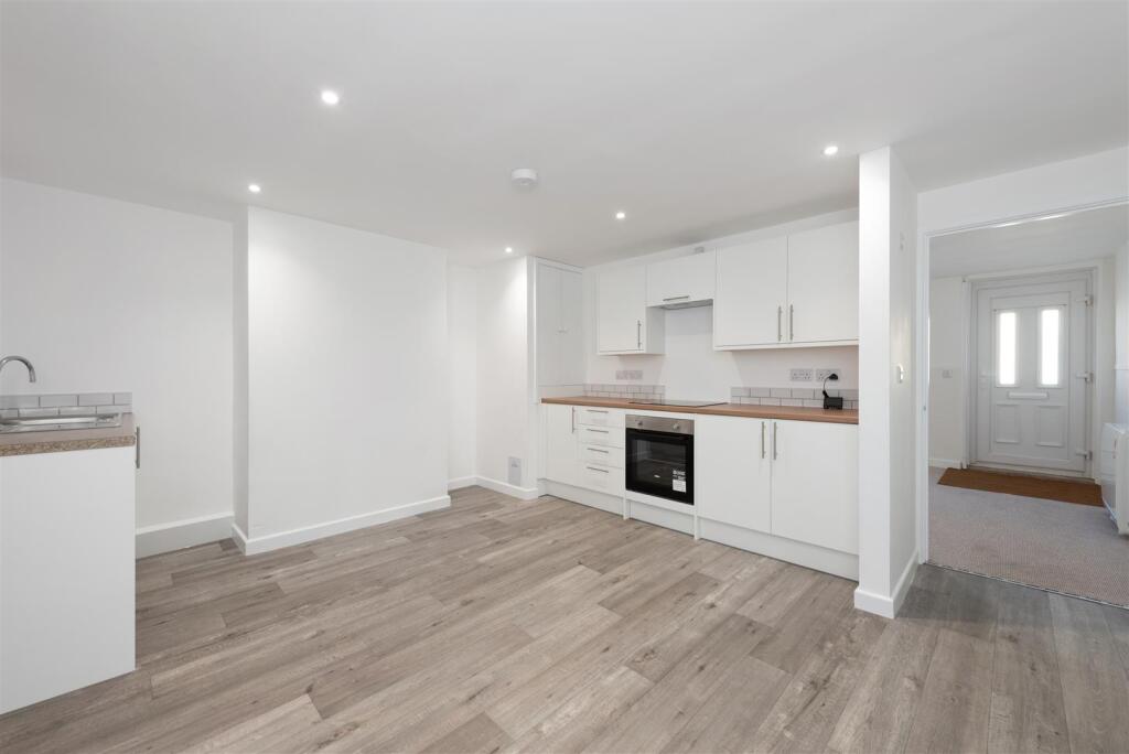 Apartment in Reading - View 4