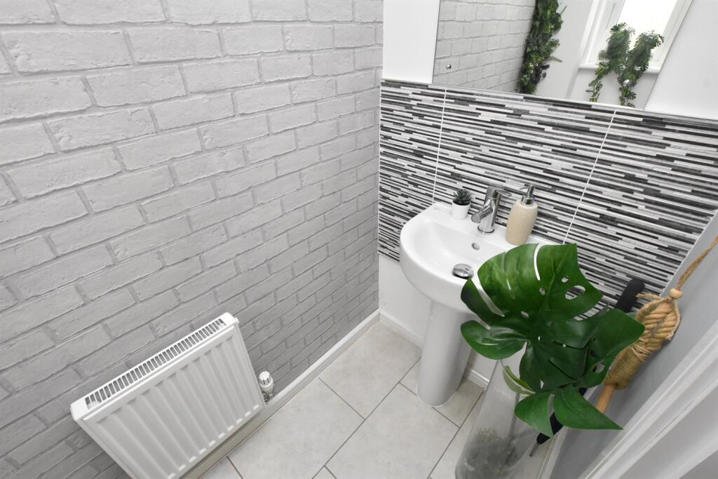 House in Birmingham, Handsworth Wood, Birchfield - More