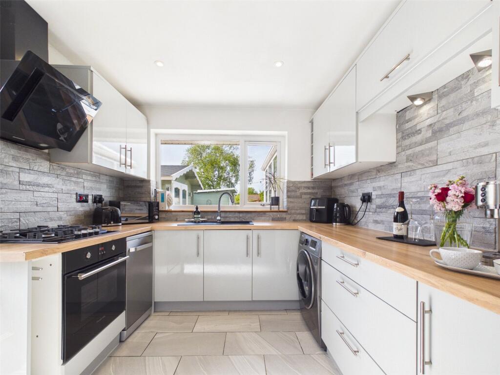 Clive Road, Highcliffe, Dorset, BH23 photo 4
