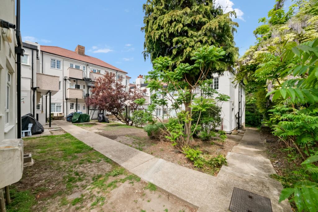2 bedroom maisonette for rent