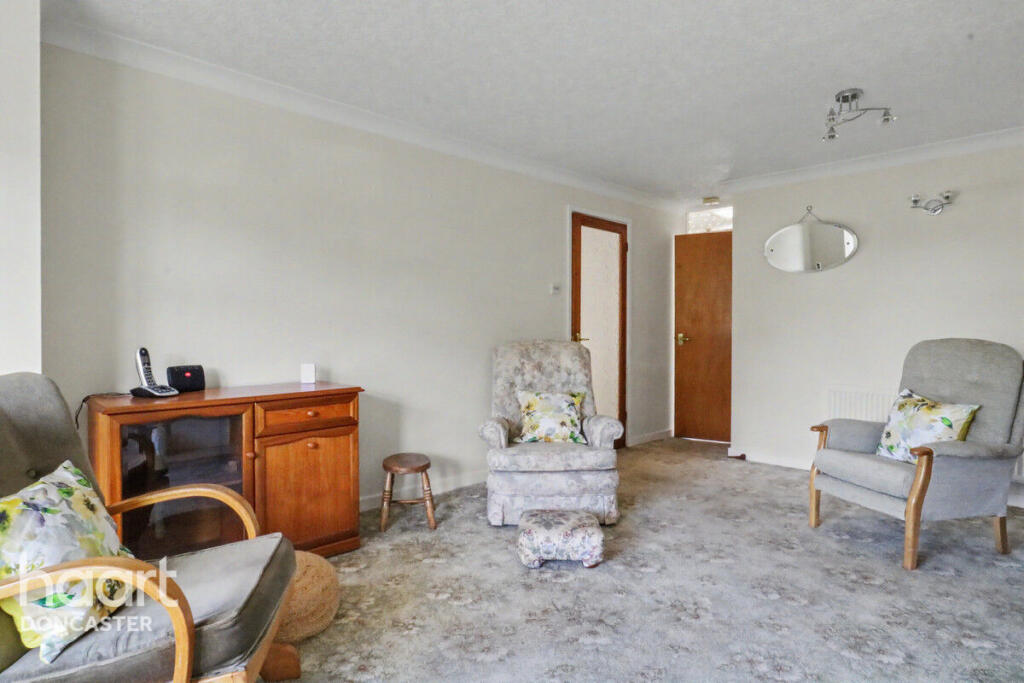 House in Doncaster, Armthorpe - More