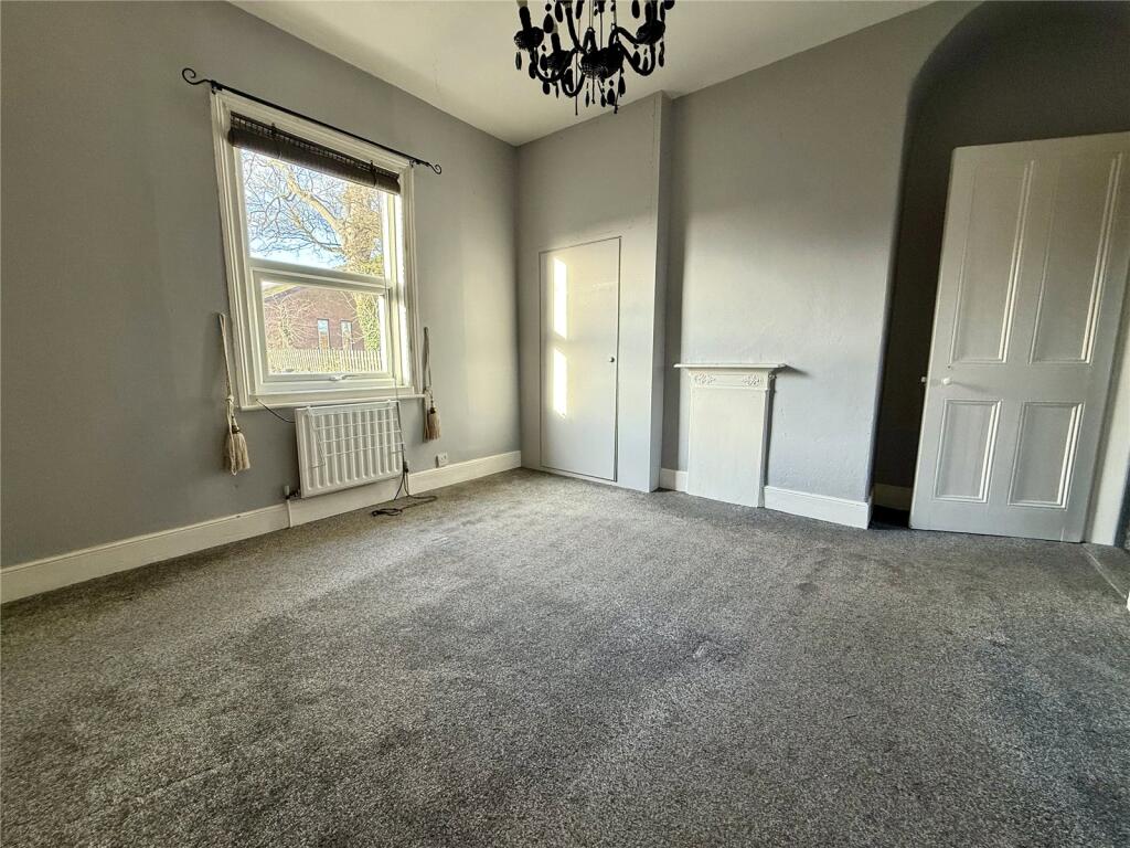 House in Bridlington, Old Town - More