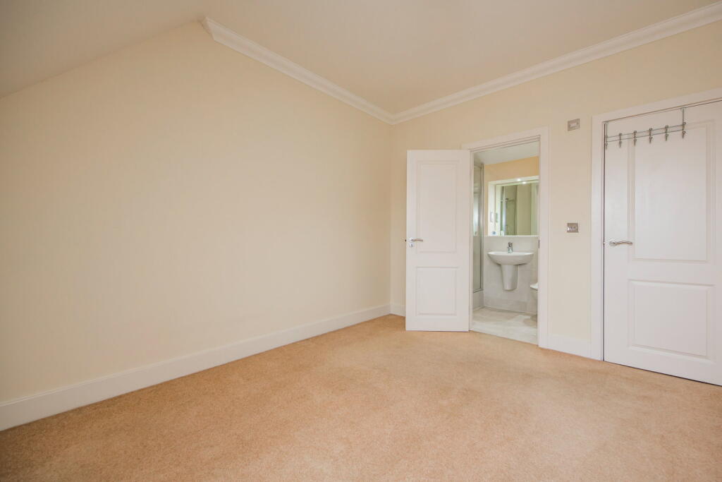 House in Tunbridge Wells, Broadwater Down - View 4