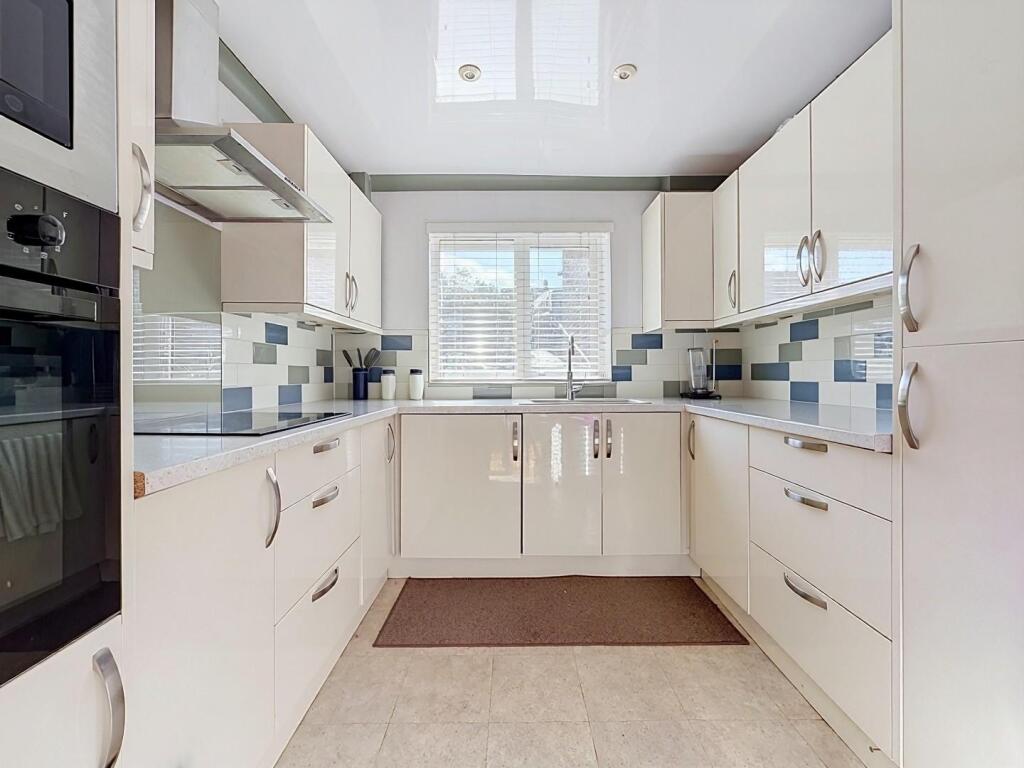Orchard Close, Haverhill photo 2