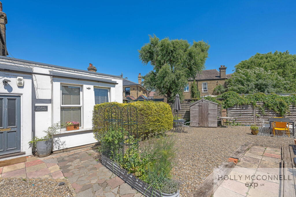 1-bed house on Manor Park, London, SE13 5RQ, £375,000