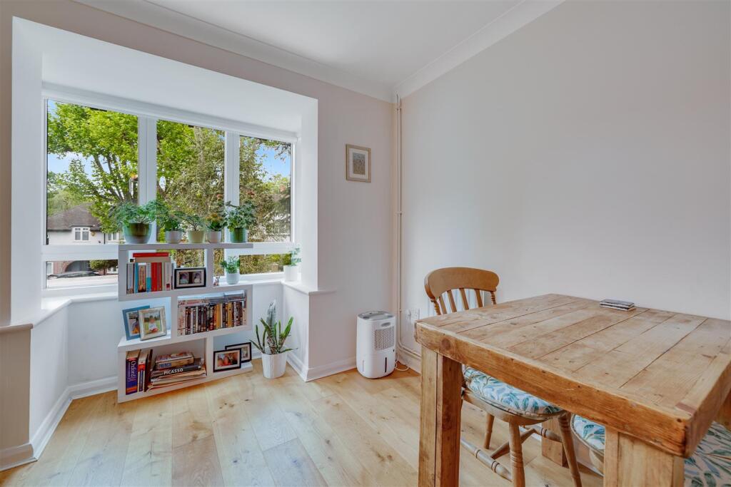 Apartment in London - View 5
