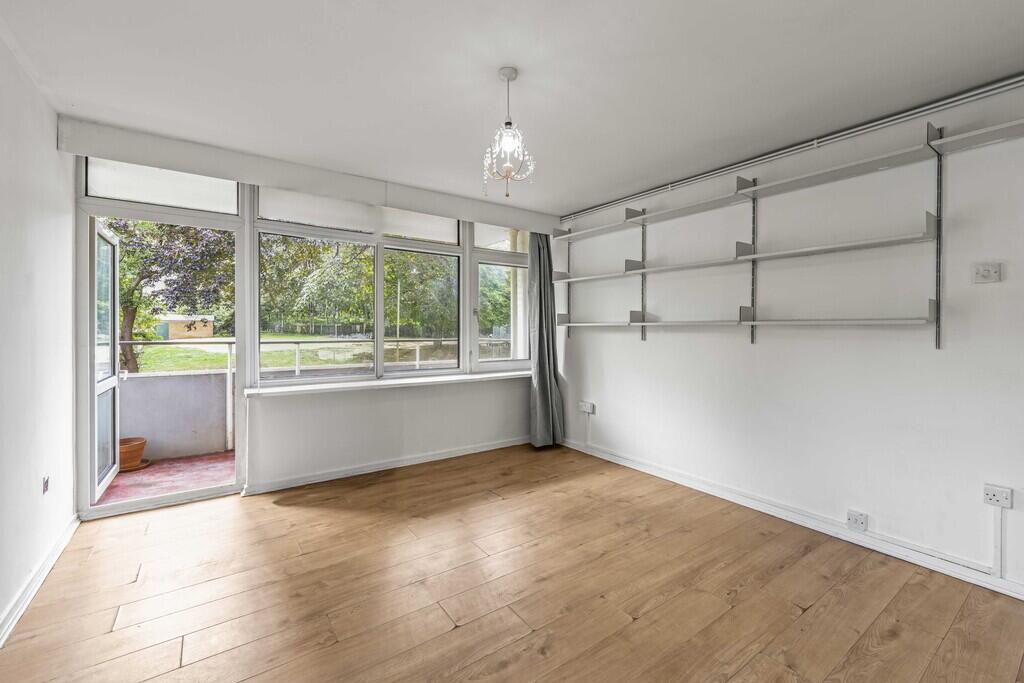 Wanborough Drive, London photo 3