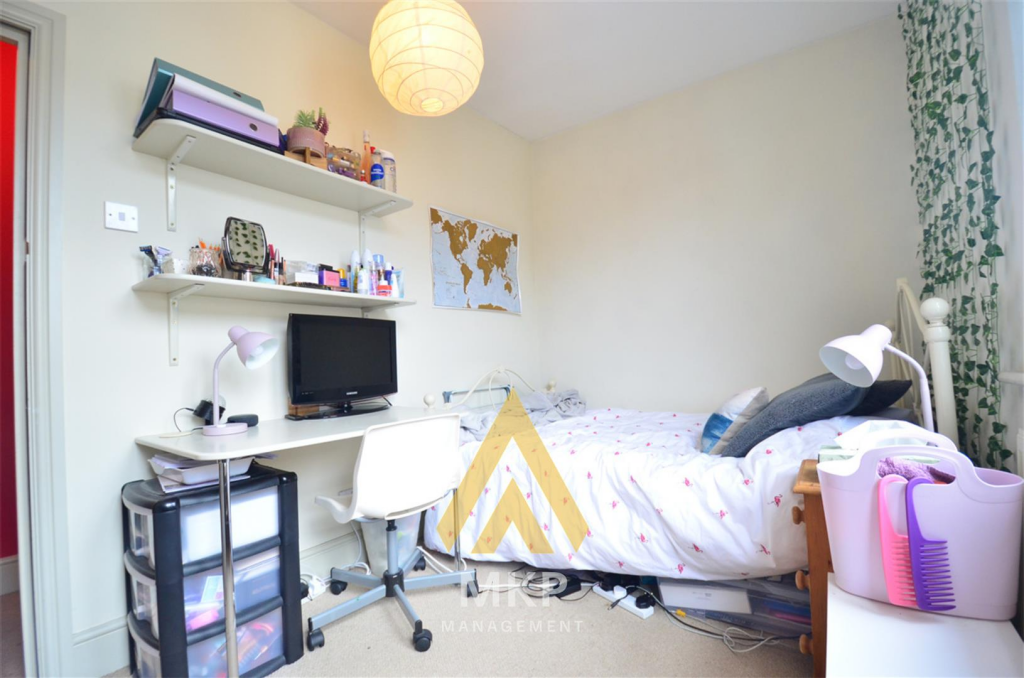6 bedroom terraced house for rent