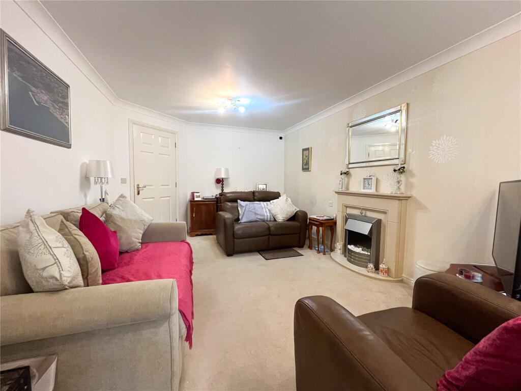 Warburton Court, High Street, Uppermill, Saddleworth, OL3 photo 4