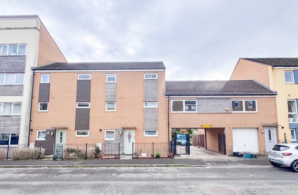 2-bed terraced on Wood Street, Patchway, Bristol, BS34, £260,000