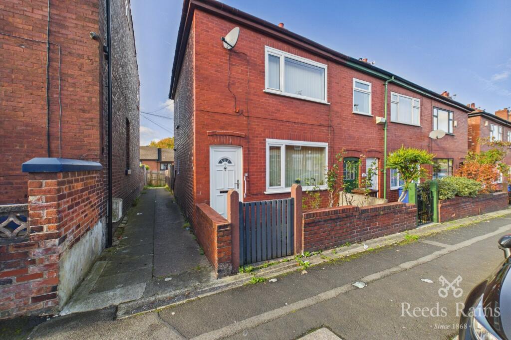 2-bed terraced on Tom Shepley Street, Hyde, Greater Manchester, SK14, £150,000