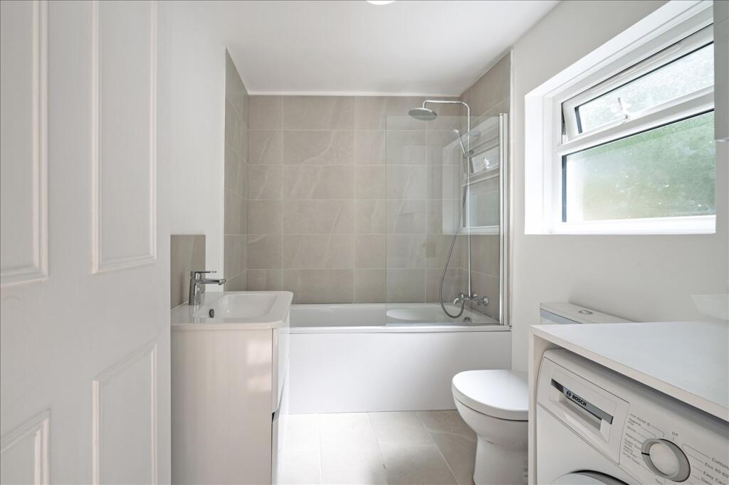 Apartment in London, Shepherd's Bush - View 5