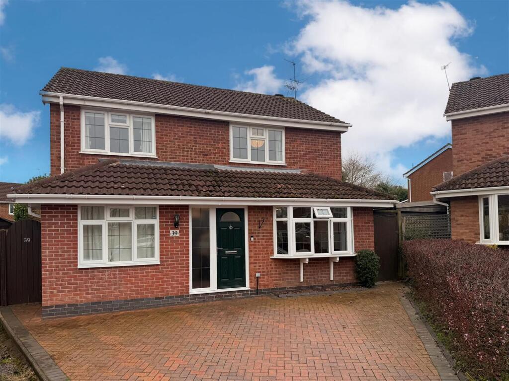 4-bed detached on Nicolson Road, Loughborough, £400,000