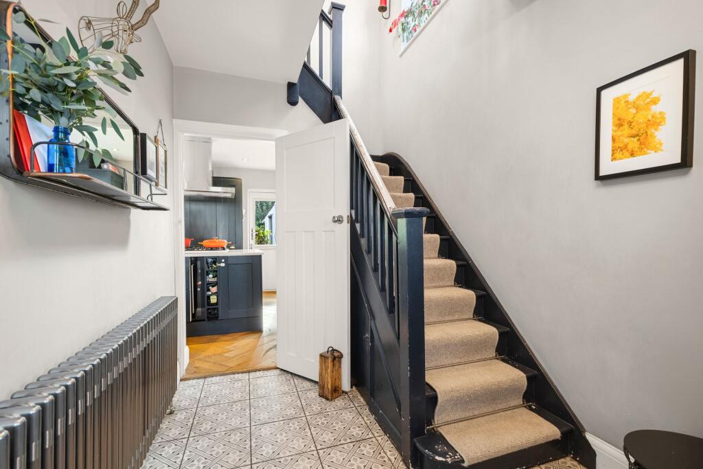 House in Mole Valley, Fetcham - View 5