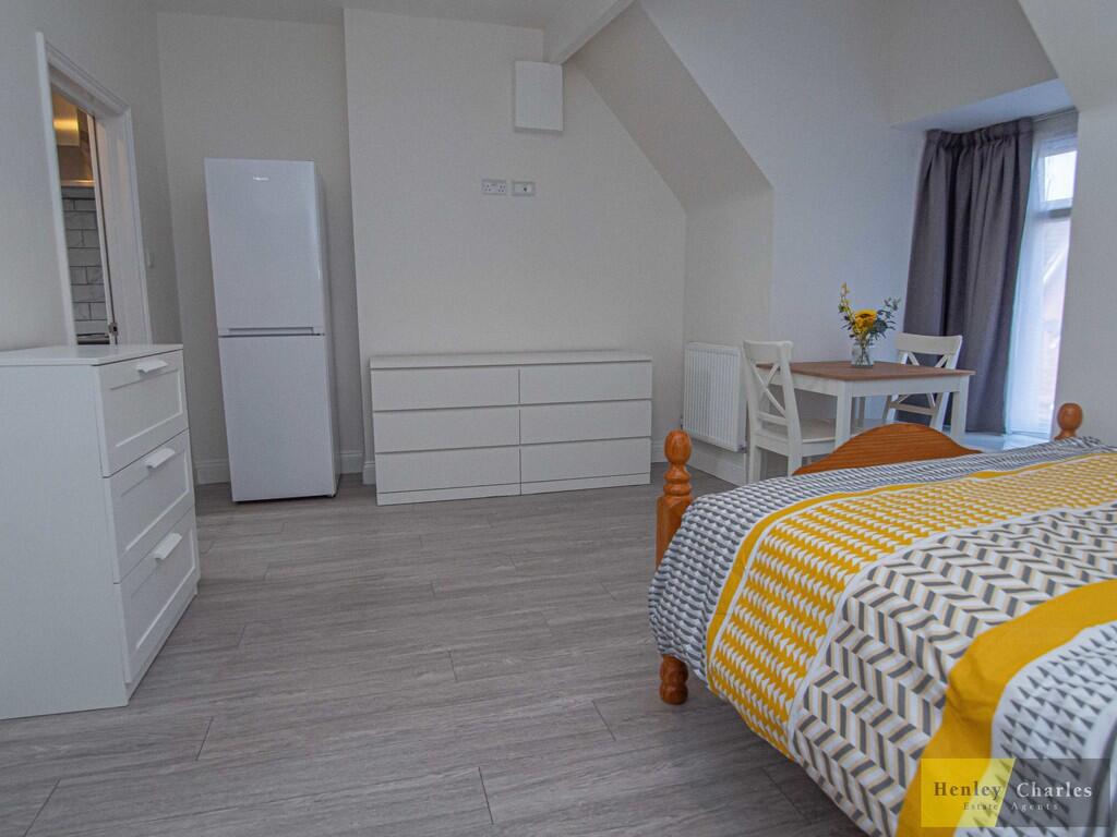 Additional image 5 of Room 1, 25 Endwood Court Road