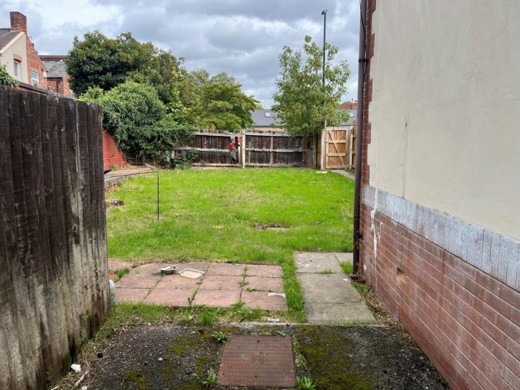 House in Nottingham, Nottinghamshire - More