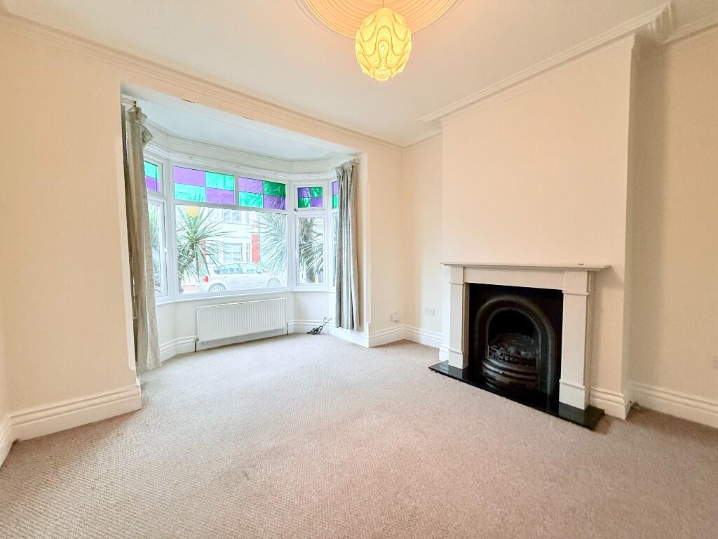 Brightwell Avenue, Westcliff-On-Sea, Essex, SS0 photo 3