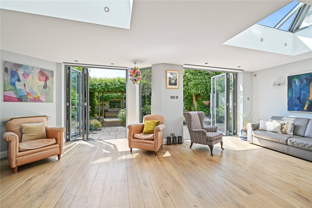 Clarence Road, Teddington, TW11 photo 2