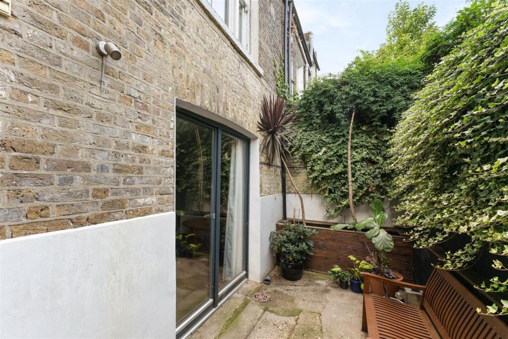 Apartment in London - More