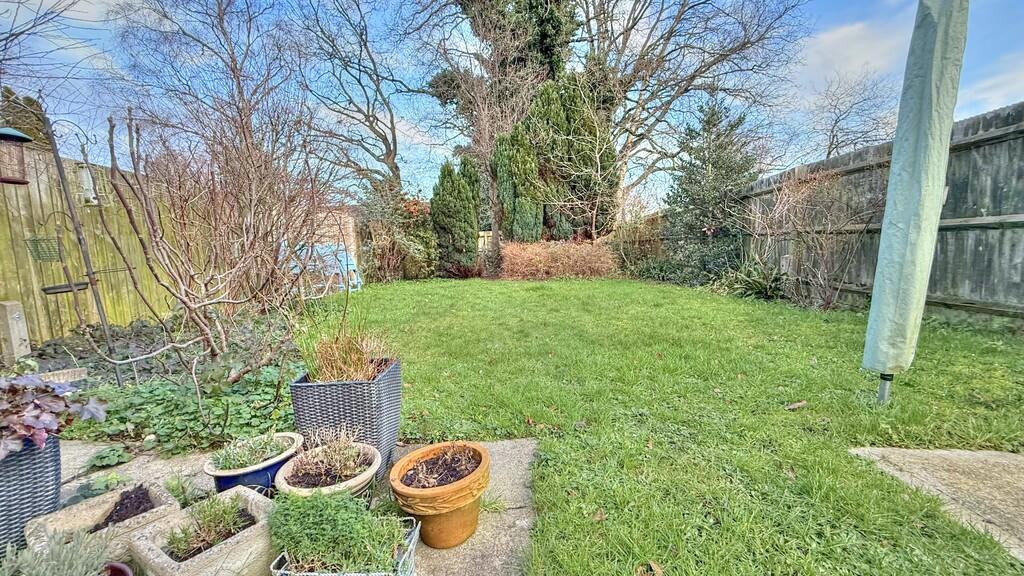 Hawthorn Court, Petersfield, Hampshire photo 2