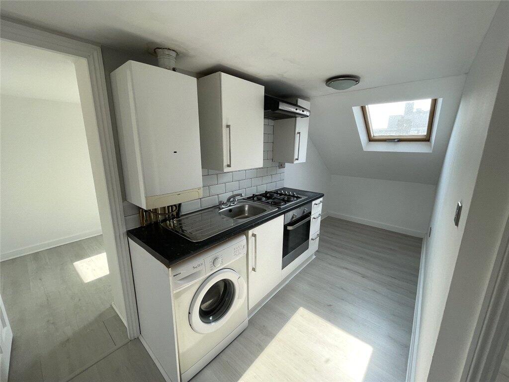 Apartment in Luton - View 3