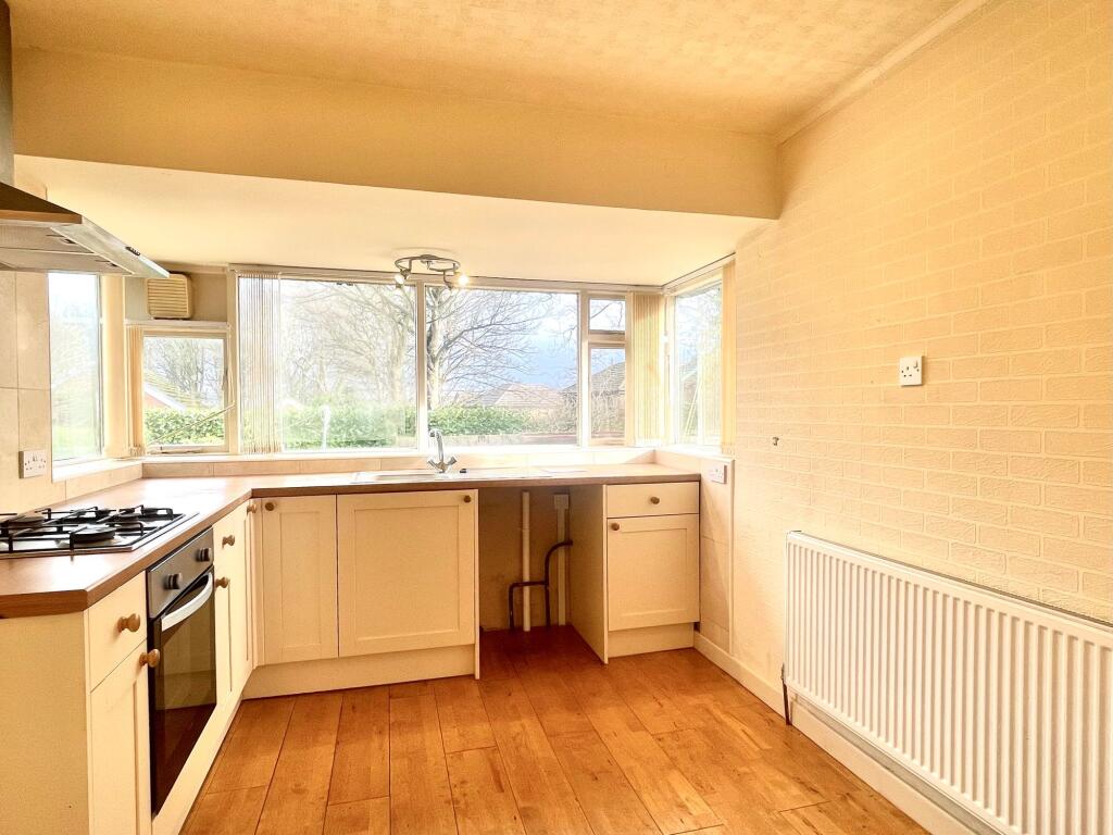 Chiltern Avenue, Huddersfield, HD3 photo 2