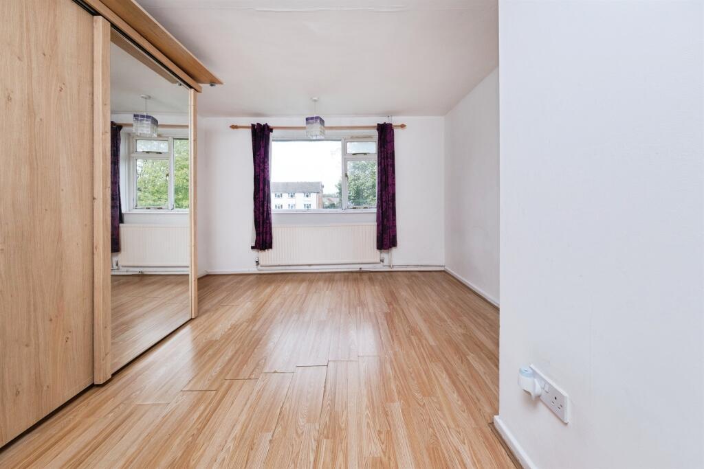 Apartment in Milton Keynes - View 4