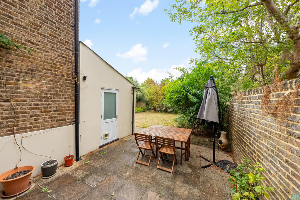 Apartment in London - More