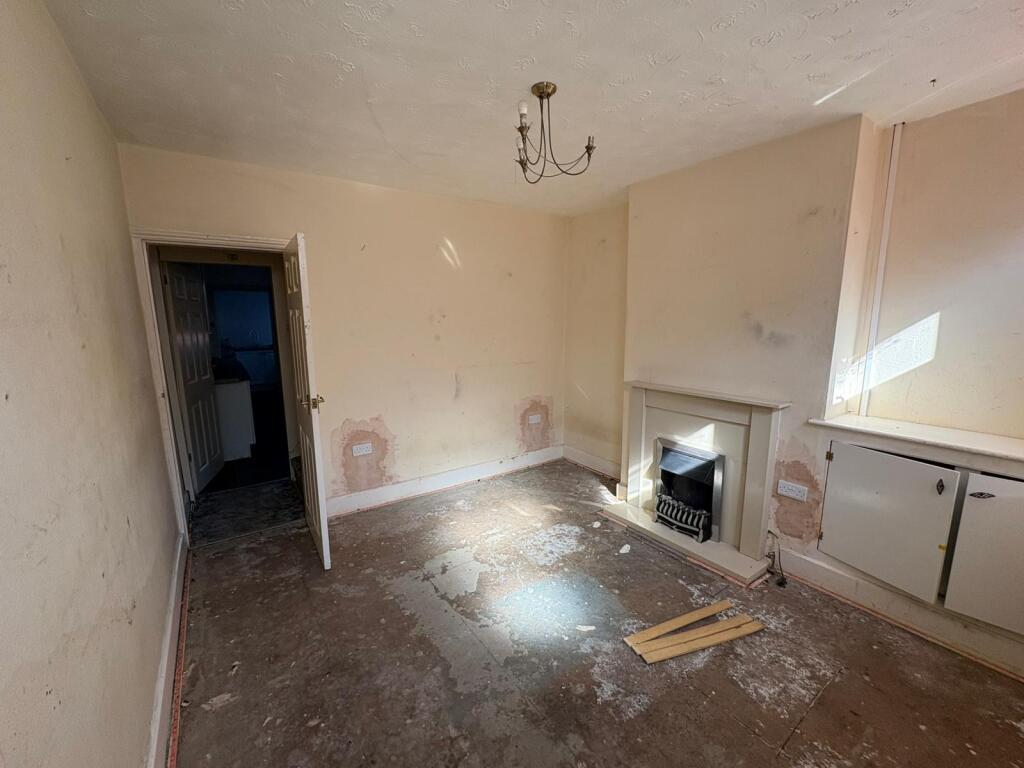 House in Sutton-in-Ashfield, Eastfield Side, Dalestorth - View 4