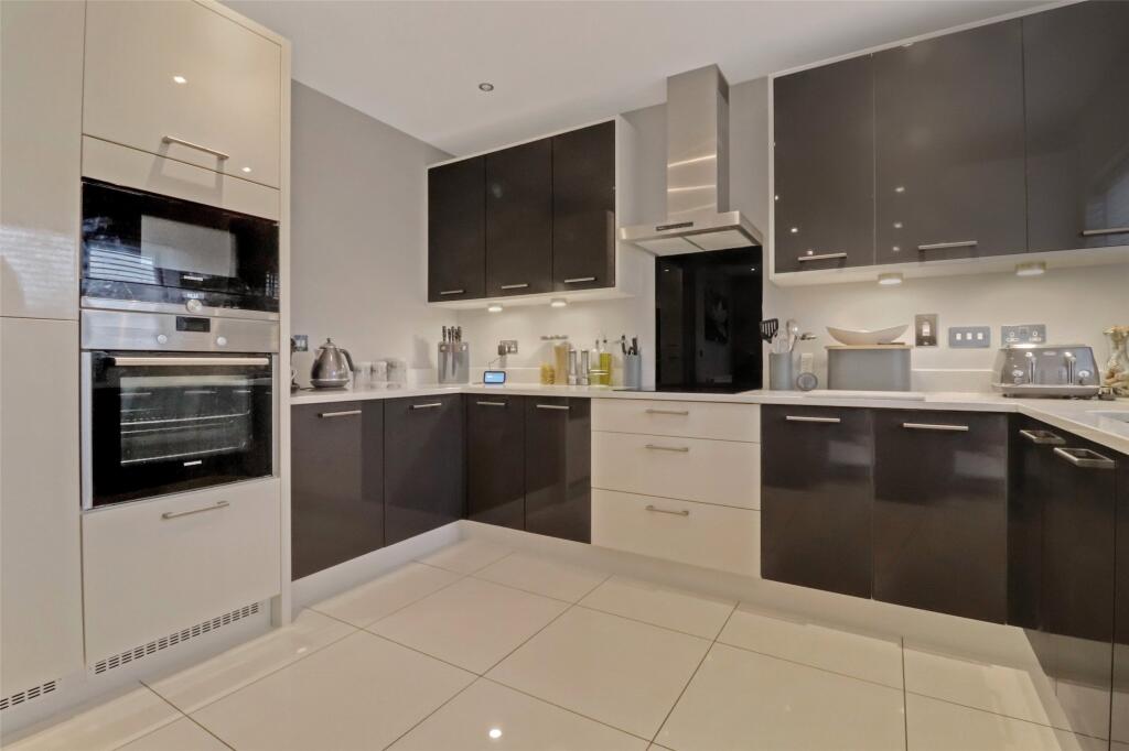 15, Hughes Gardens, Bideford, Devon, EX39 photo 3