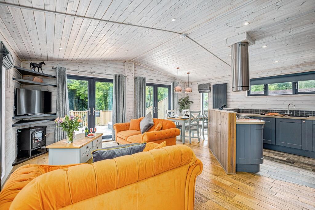 House in Clungunford, Hopton Heath - More