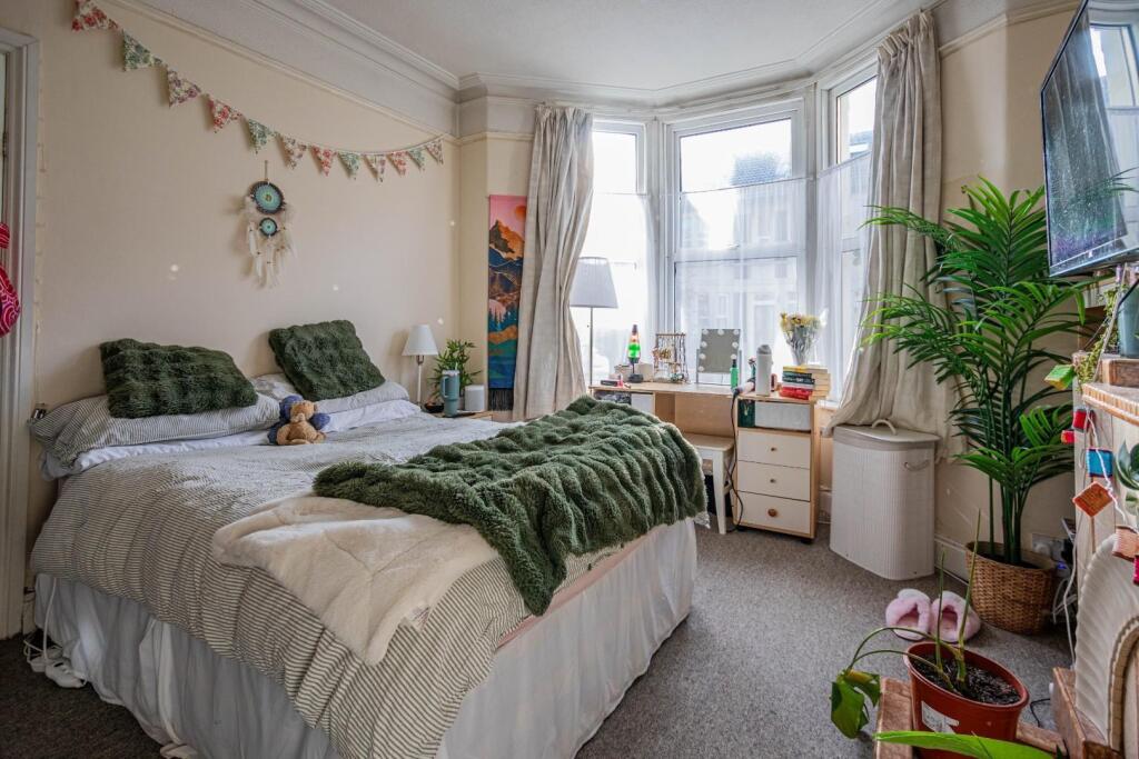 5 bedroom terraced house for rent