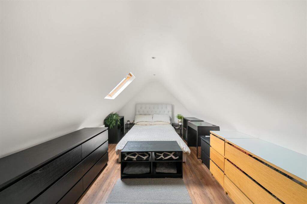 Apartment in Southall - View 5