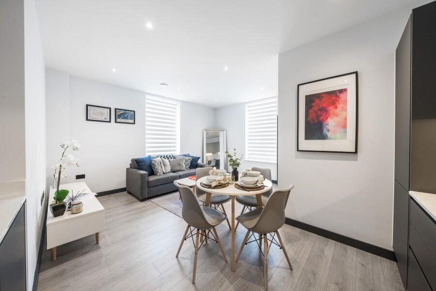 Apartment in Runnymede, Chertsey - View 2