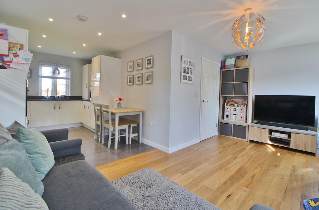 Pinnova Place, Orchard Mead, Berewood photo 4