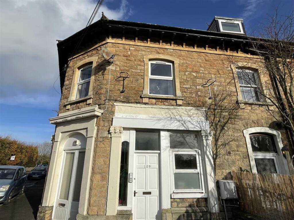 2-bed house on High Street, Portishead, £250,000