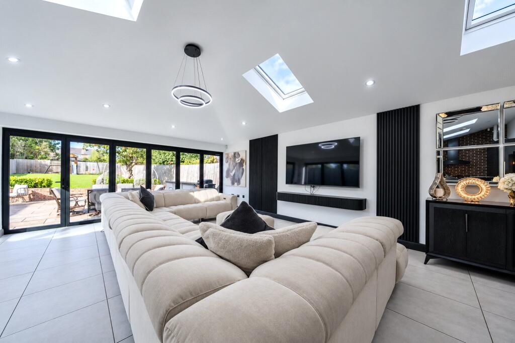 House in Wakefield, Lupset - More