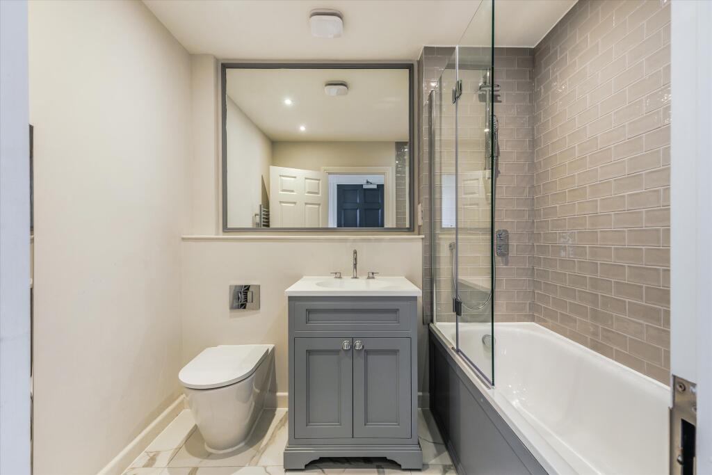 Apartment in Cheltenham, Gloucestershire - More