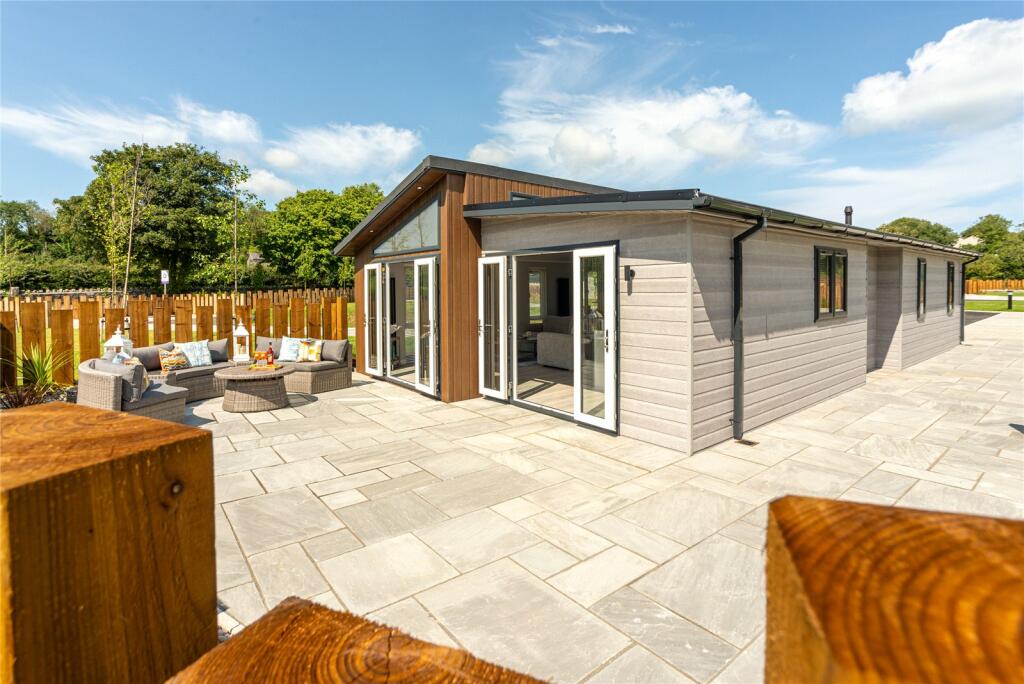 2-bed detached on Tyn-Y-Gongl, Benllech, Isle of Anglesey, LL74, £249,950