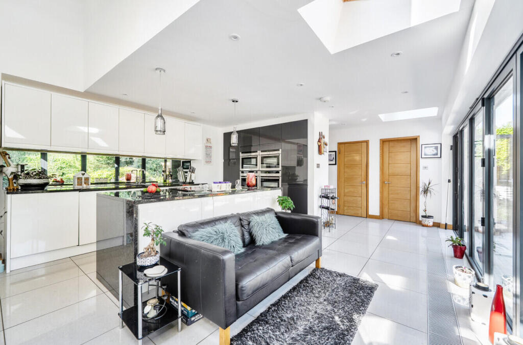 House in Tonbridge - More