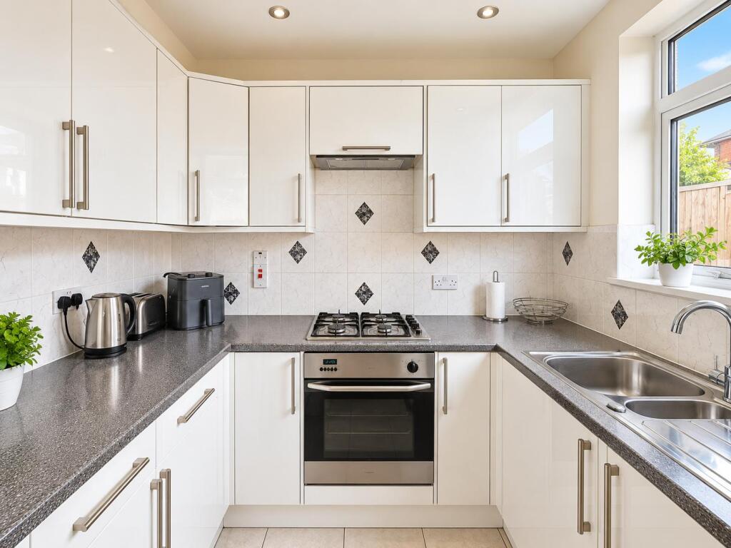 Chestnut Grove, Wembley, HA0 2LX photo 3