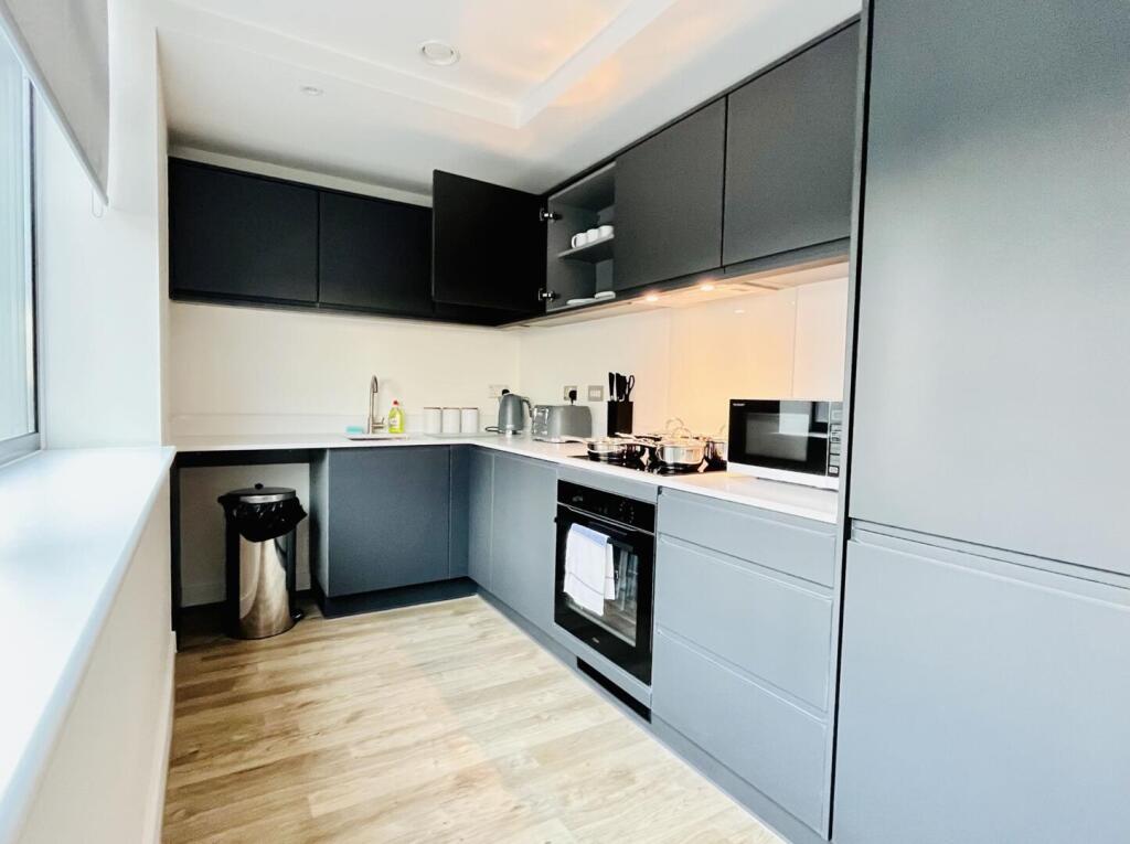 Apartment in Manchester, Old Trafford - View 3
